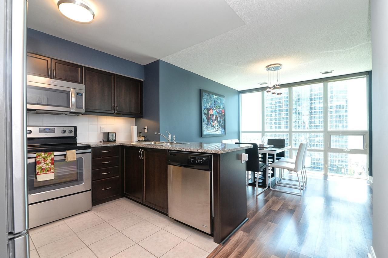 Napa Furnished Suites At Cn Tower & Maple Leaf Square Toronto Dış mekan fotoğraf
