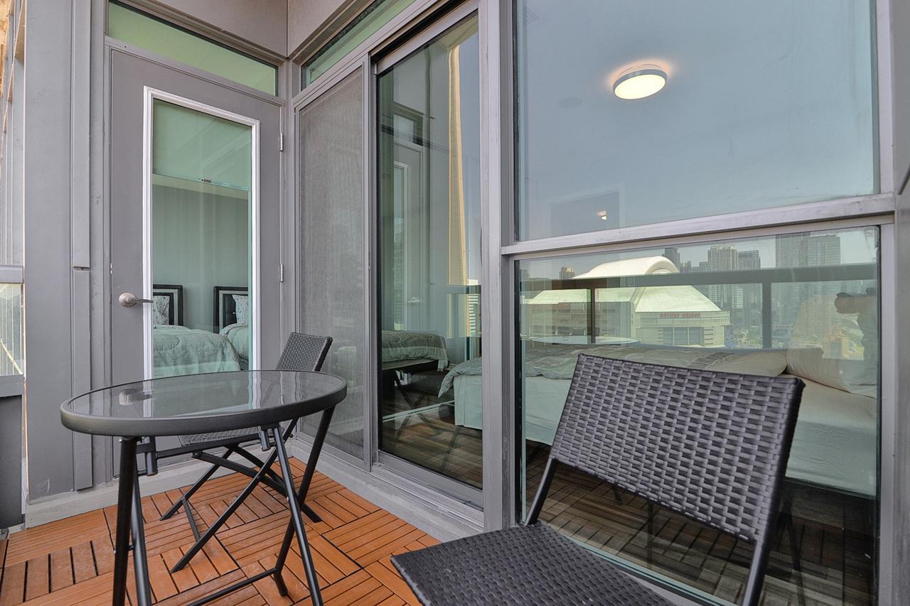 Napa Furnished Suites At Cn Tower & Maple Leaf Square Toronto Dış mekan fotoğraf