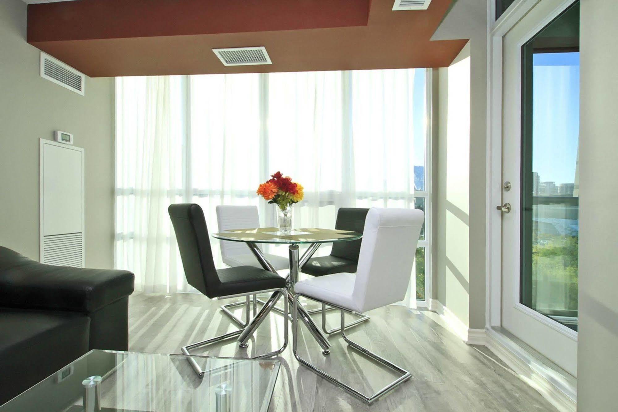 Napa Furnished Suites At Cn Tower & Maple Leaf Square Toronto Dış mekan fotoğraf