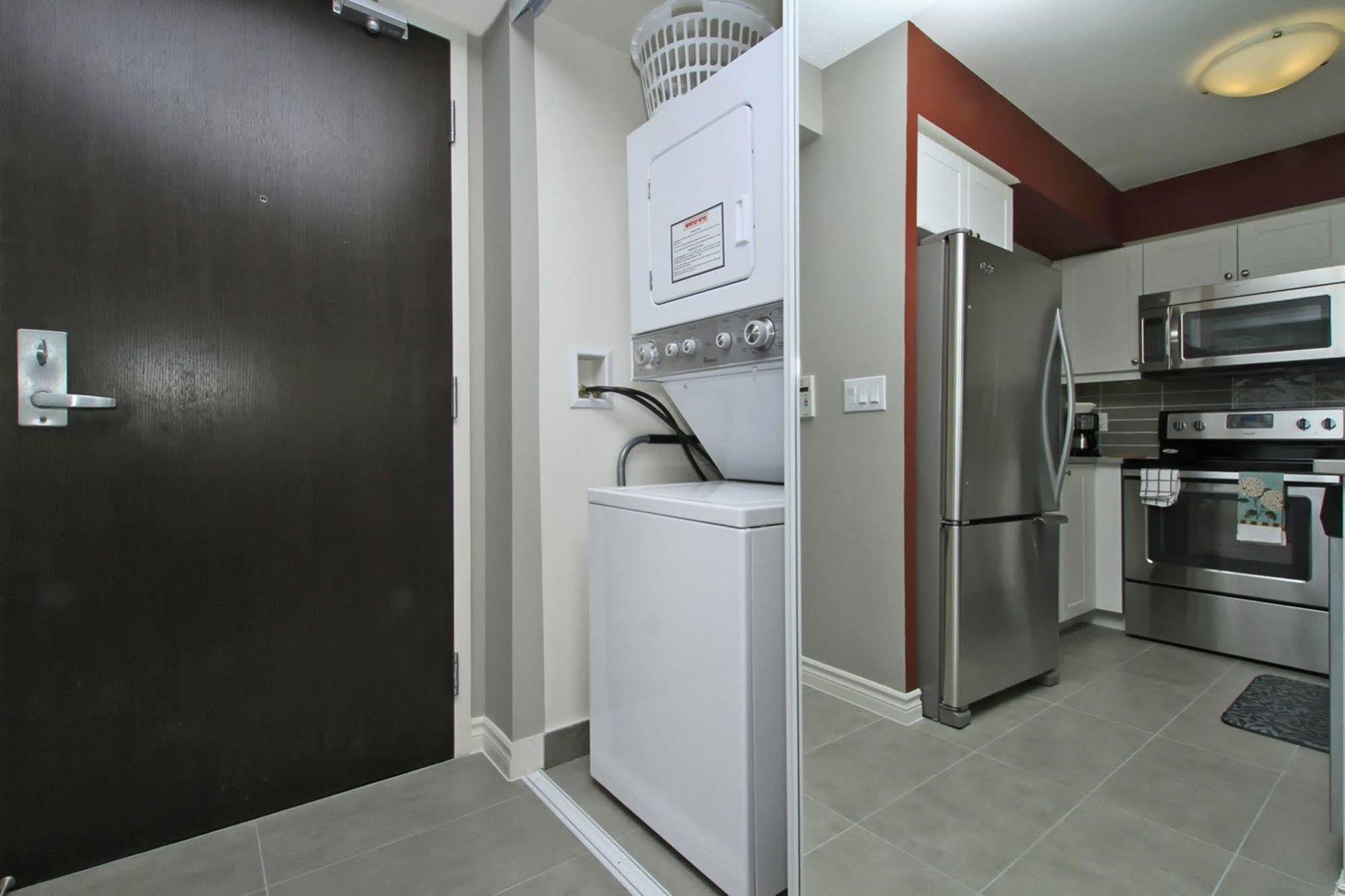 Napa Furnished Suites At Cn Tower & Maple Leaf Square Toronto Dış mekan fotoğraf